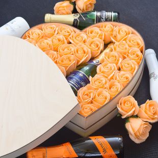 Mydlové ruže v originálnej krabičke v tvare srdca - broskyňové