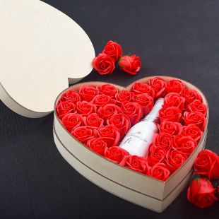 Mydlové ruže v originálnej krabičke v tvare srdca - červené
