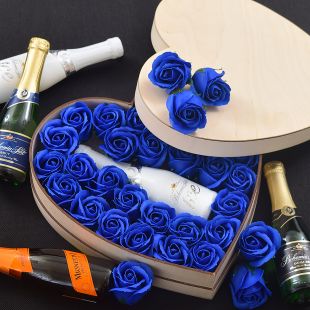 Darčekové srdce Champagne s Kráľovskými modrými ružami